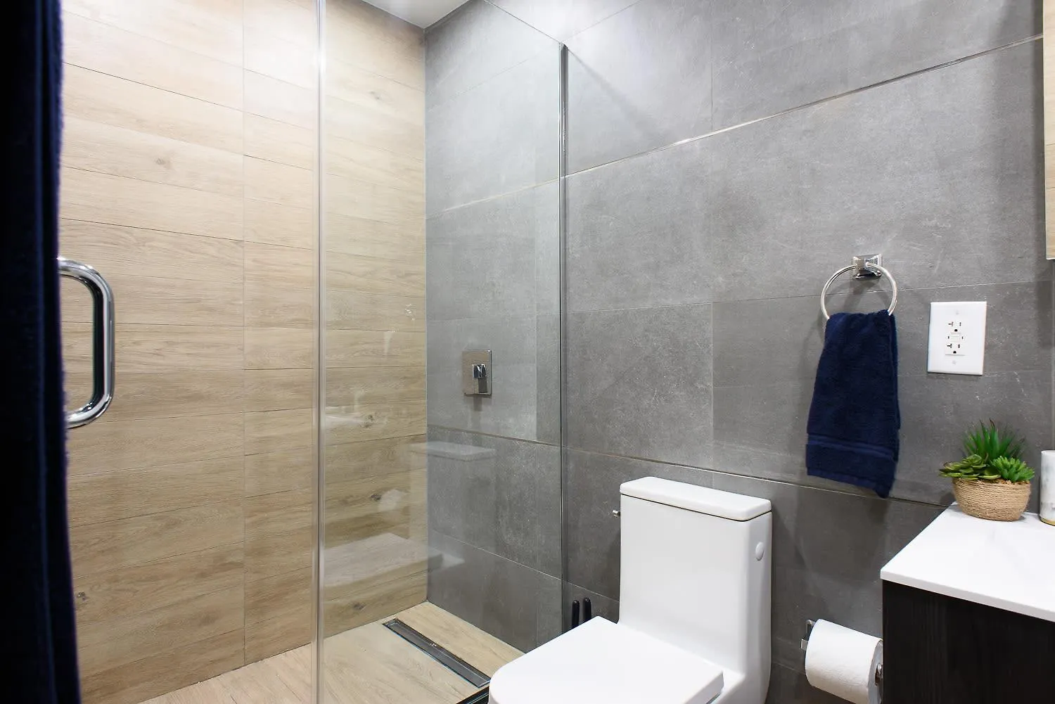 1597-12 New Studio Prime Ues Wd In Unit New York 0*,