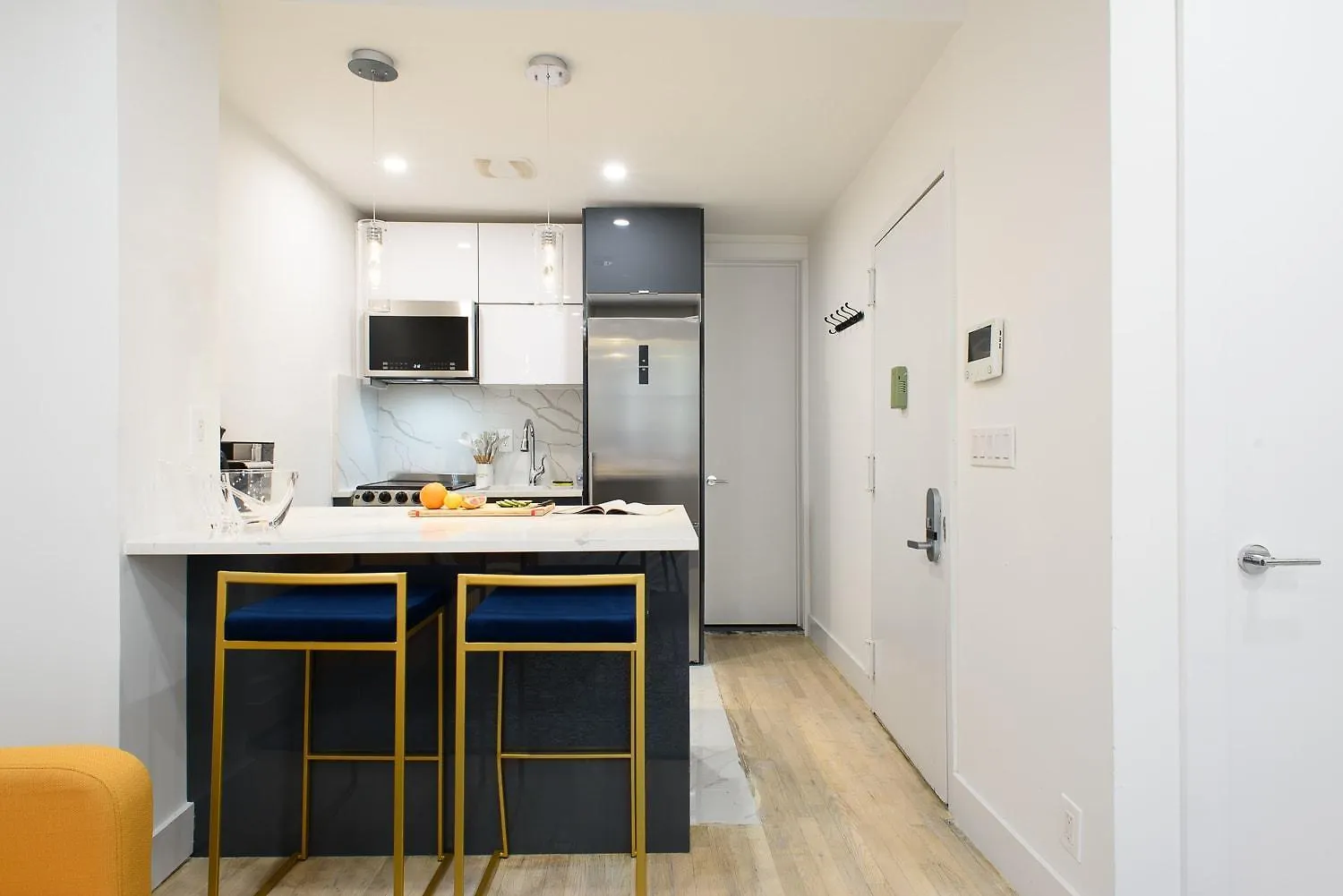 1597-12 New Studio Prime Ues Wd In Unit New York 0*,
