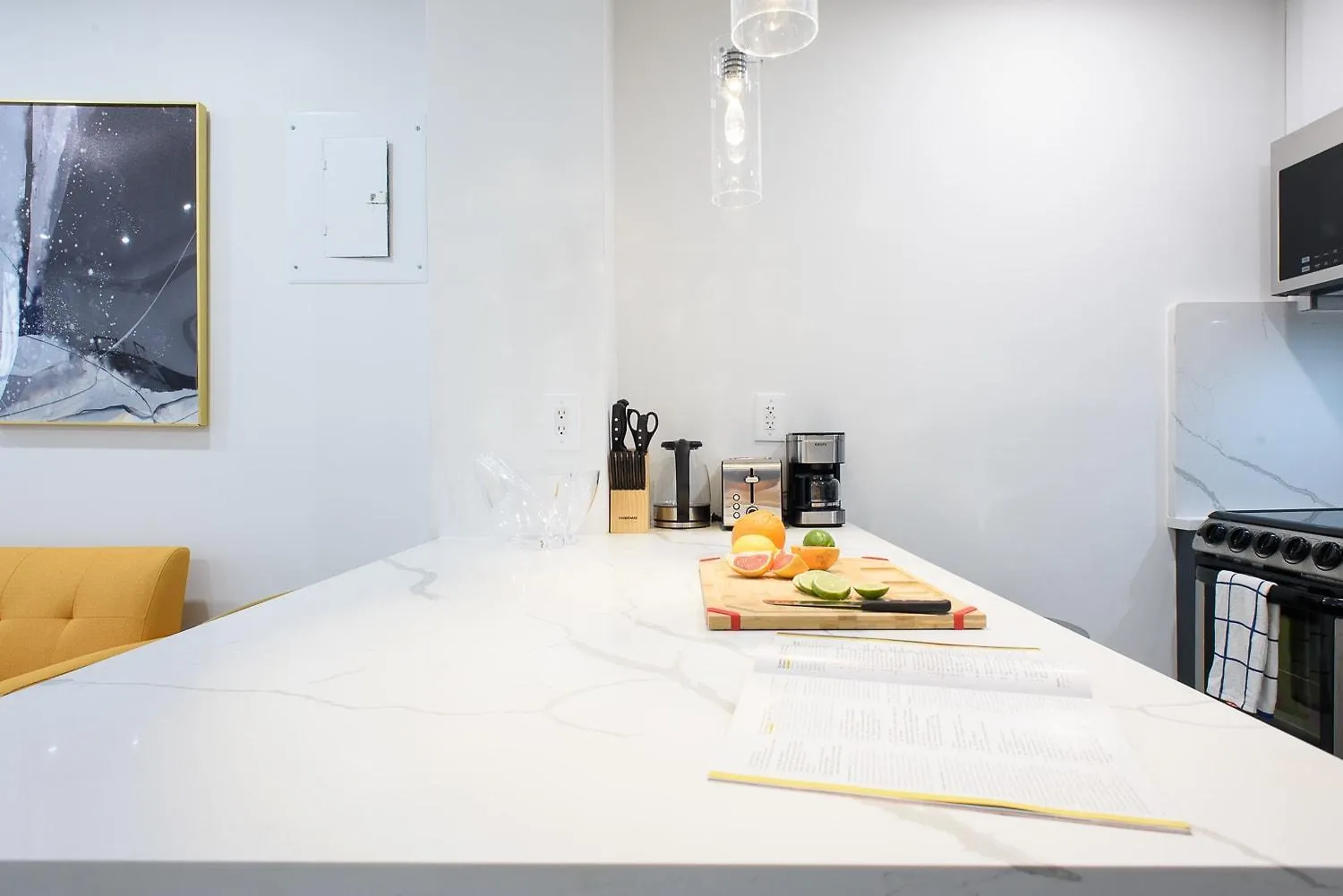 1597-12 New Studio Prime Ues Wd In Unit New York 0*,